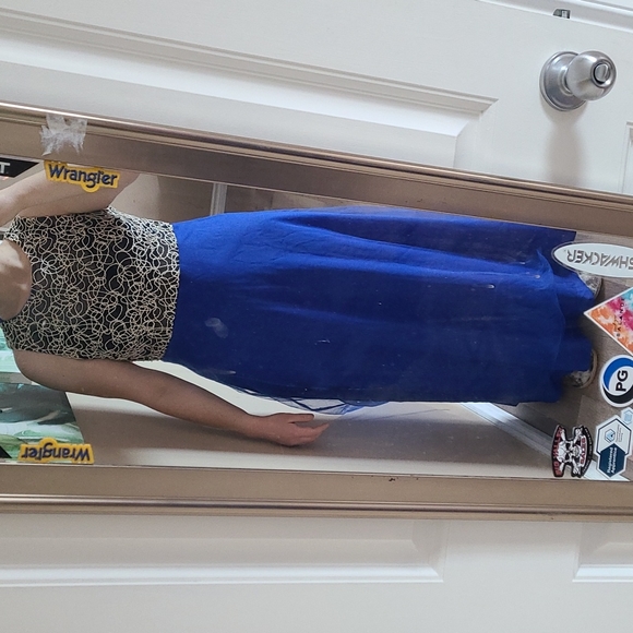 Gown - Picture 1 of 9